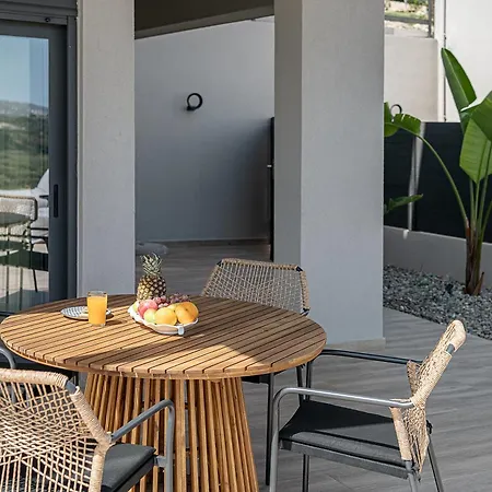 Villa Melanthia *